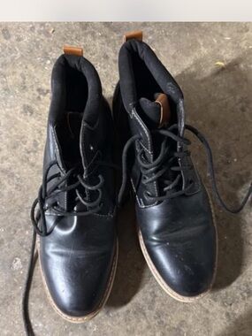 Men's Black Lace-Up Derby Shoes with Contrast Welt